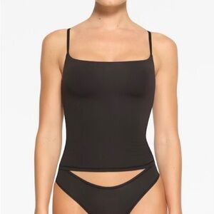 SKIMS Fits Everybody Cami Onyx NWT Size S